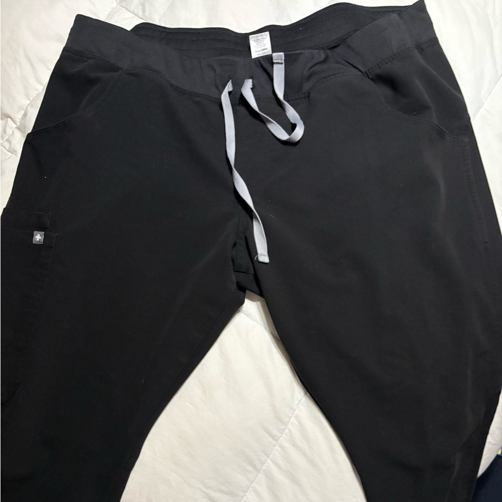 XL Figs Black Technical Collection scrubs